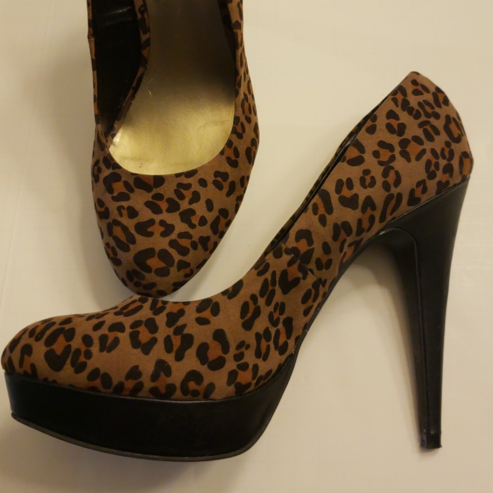 Guess animal print heels size 10